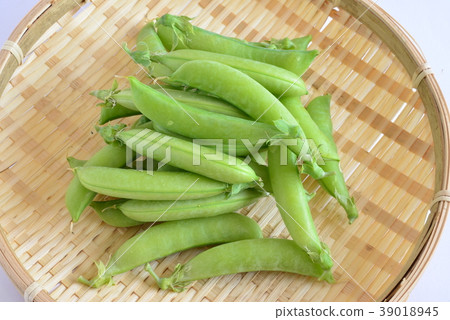 Snap peas 39018945