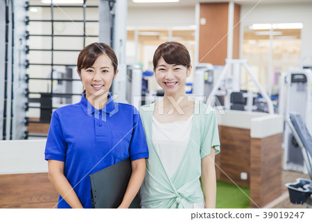 Fitness gym woman exercise 39019247