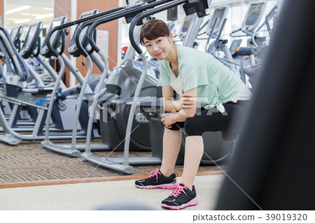 Fitness gym woman exercise 39019320