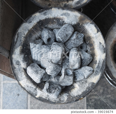 七輪木炭（滅火後） 39019874