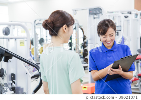 Fitness gym woman Fitness gym woman 39021071