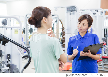Fitness gym woman Fitness gym woman 39021072