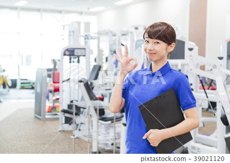 Fitness gym woman Fitness gym woman 39021120