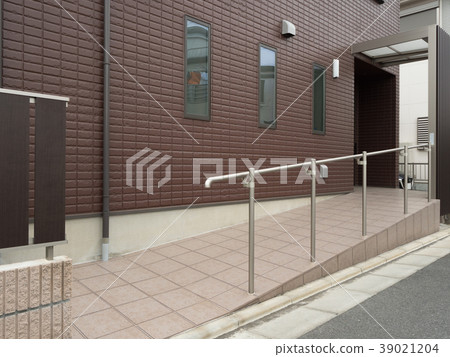 Barrier-free entrance Barrier-free entrance 39021204