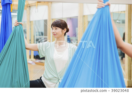 Yoga aerial yoga fitness gym woman 39023048