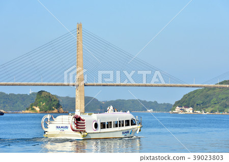 Landscape of Yobuko Yobuko Ohashi Bridge and sightseeing boat Ikamaru Landscape of Yobuko Yobuko Ohashi Bridge and sightseeing boat Ikamaru 39023803