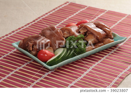 braised pork 39023807