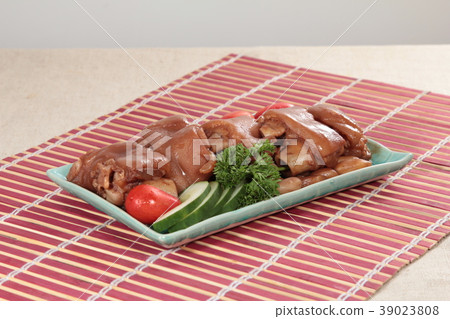 braised pork 39023808