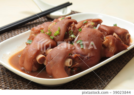 braised pork 39023844