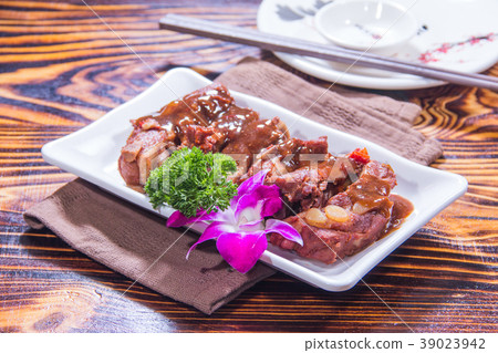 braised pork 39023942