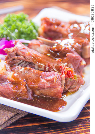 braised pork 39023955