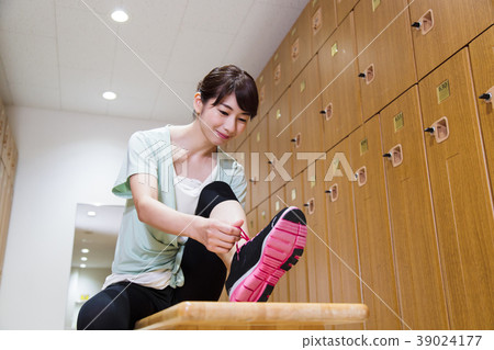 Fitness locker room gym woman fitness club 39024177