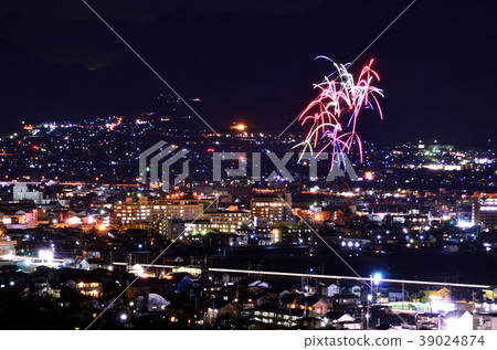 Izumi Onsen winter fireworks seen from Mt. Ohzokei Temple (dance of Fubukigawa) Izumi Onsen winter fireworks seen from Mt. Ohzokei Temple (dance of Fubukigawa) 39024874