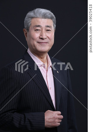 亞洲人的表情，資深，中年，老人，特寫鏡頭，笑，微笑，幸福，健康 39025418