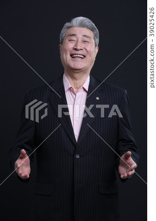 Asian man's facial expression, senior, middle-aged, elderly, close-up, laughing, smiling, happiness, health Asian man's facial expression, senior, middle-aged, elderly, close-up, laughing, smiling, happiness, health 39025426