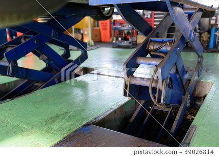 Car maintenance, repair, periodic inspection image 39026814