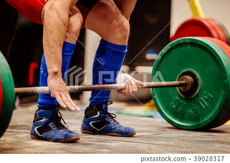 hands powerlifter in chalk hands powerlifter in chalk 39028317