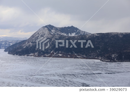 Frozen Lake Mashu and Mishu Zen 39029073