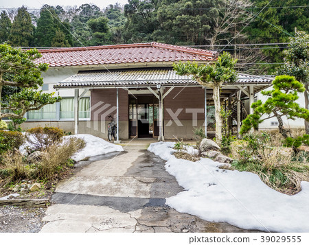 JR Hikyo Station Iigumi Station that runs along the shore of San-in Geopark 39029555