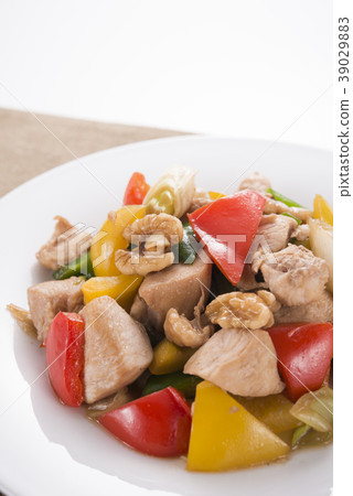 Stir fried chicken and paprika 39029883
