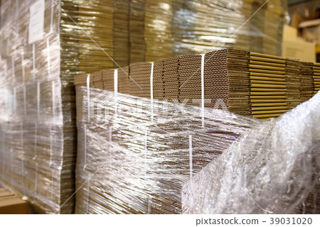 Large amount of packing cardboard Large amount of packing cardboard 39031020
