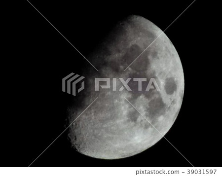 月亮放大 39031597