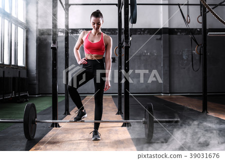 Girl with a bar-bell Girl with a bar-bell 39031676