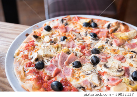 Close up of Pizza on the table. 39032137