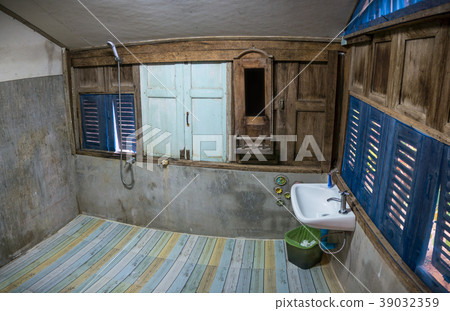 Vintage style of bathroom Vintage style of bathroom 39032359