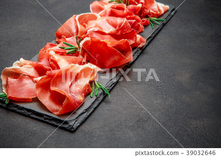 Italian prosciutto crudo or spanish jamon Italian prosciutto crudo or spanish jamon 39032646