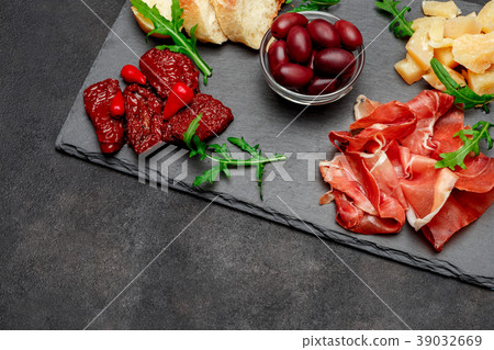 Traditional italian meals - prosciutto crudo or 39032669
