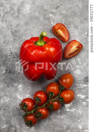 Red vegetables - pepper and tomatoes 39032777