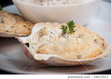 scallops shell and rice in a plate scallops shell and rice in a plate 39033021