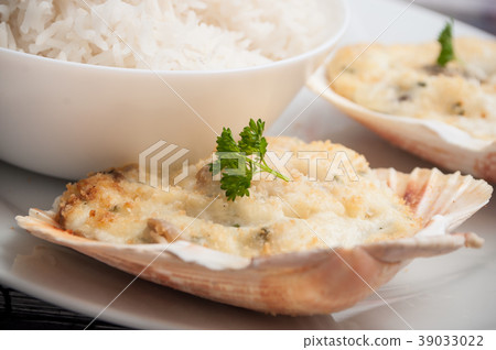 scallops shell and rice in a plate scallops shell and rice in a plate 39033022
