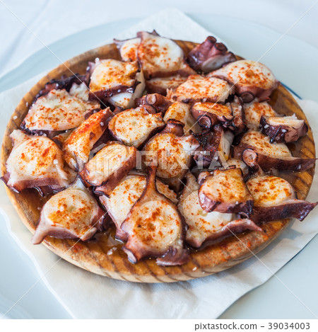 Galician style octopus, pulpo a la gallega 39034003