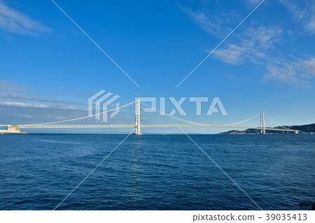 Hyogo Akashi Kaikyo Bridge and blue sky Hyogo Akashi Kaikyo Bridge and blue sky 39035413