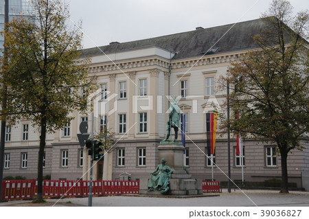 Düsseldorf Düsseldorf 39036827