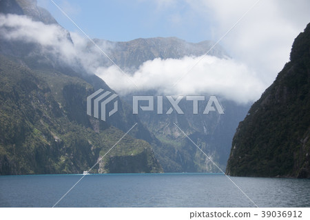 «New Zealand» Milford Sound 39036912