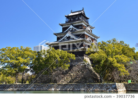 A castle tower of Hiroshima Castle 39037736