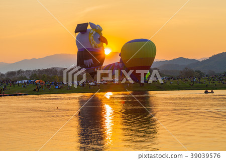 colorful balloons in sweet sunset colorful balloons in sweet sunset 39039576