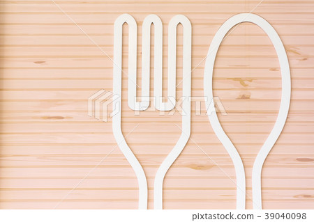 knife and spoon icon on wooden background knife and spoon icon on wooden background 39040098