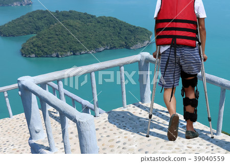 Disability tourist man standing on top of mountain 39040559