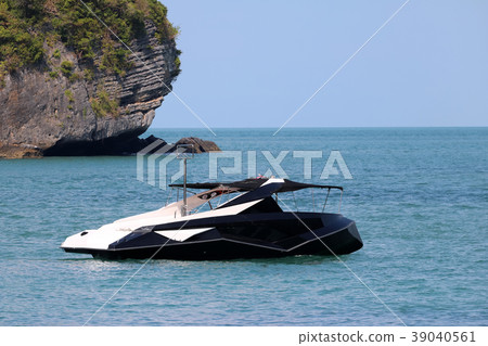 Speed tour boat with strangely shape in the sea 39040561