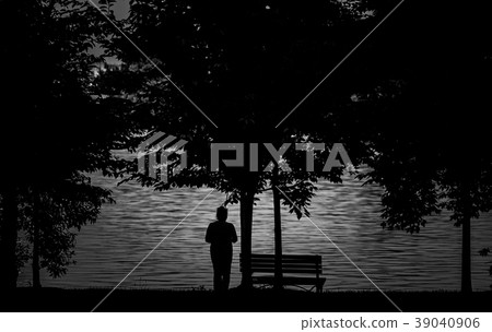 在華盛頓特區的湖周圍 在華盛頓特區的湖周圍 39040906