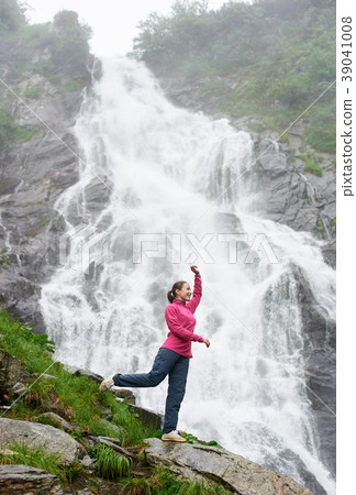 Portrait of female model against waterfall Balea in Fagarash mountains Portrait of female model against waterfall Balea in Fagarash mountains 39041008