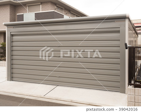 Garage with shutter 39042016