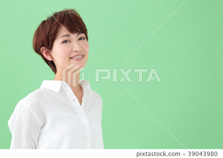 Middle-aged women lifestyle 39043980