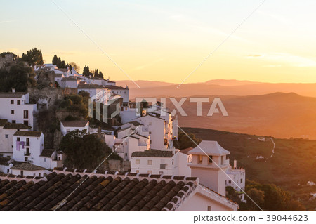 White houses old town mountain sunset 39044623