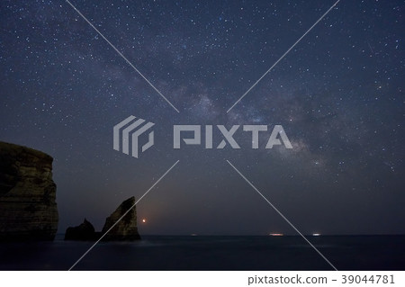 Chiba Prefecture Onamitsuki Coast Milky Way and Moonrise 39044781