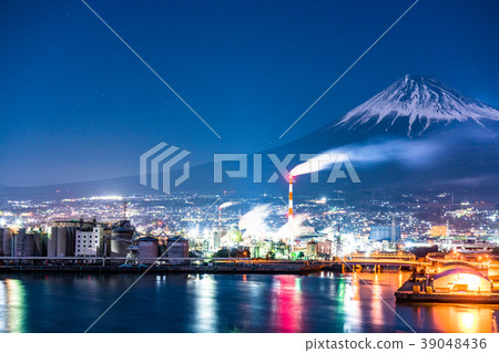 <<Shizuoka Prefecture>> Night view of Tagonoura overlooking Mt. Fuji 39048436